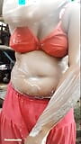 발정난 인도 소녀 목욕 장면. 목욕 시간에 보여주는 부드럽고 핫한 몸매의 아름다운 소녀. snapshot 4