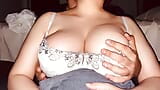 Hijastra traviesa aprieta las tetas para enseñarle una lección snapshot 4