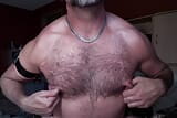 Mellbimbó játék pumpáló mellbimbók meleg férfi szőrös izmok mellkas imádat snapshot 12