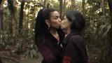 ciuman keinginan lesbian - karina kejam snapshot 3