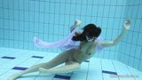 Aneta tettona e vestito viola in piscina snapshot 6