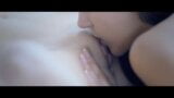 Candice Luca & Kiki - lesbisches Muschi-Fingern & Dildofick snapshot 9