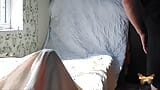 बड़े कूल्हों और सुनहरे बालों वाली गांड वाली क्रॉसड्रेसर मॉडल शौकिया कॉलेज गर्ल घर पर अकेले छोटे कपड़ों के साथ बिस्तर पर हॉट गांड की पोजीशन snapshot 6