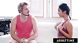 Adult time - ¡la sexy masajista asiática Avery Black convence a su vecina ingenua para probar el masaje nuru! snapshot 2