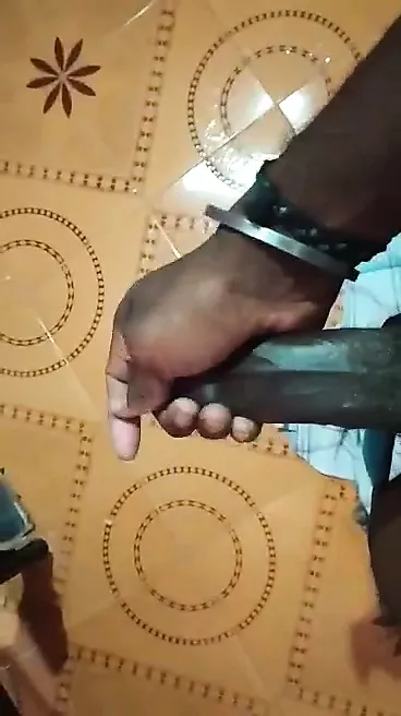 Tamil larka dikha raha hai apne lnd taiyar karne ke lie hastmaithun