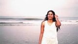 Bhanu in hete fotoshoot op het strand snapshot 10