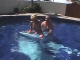 Krystal steal, sydnee steele - sexo en una fiesta en la piscina. snapshot 1