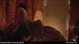 Tommie-Amber Pirie a Zoe Kravitz nahý a romantický sexuální klip snapshot 19