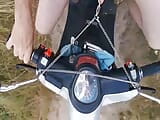 Vidéo sur téléphone portable, chevauchage en tricycle avec des chaînes du 20.06.21 snapshot 15