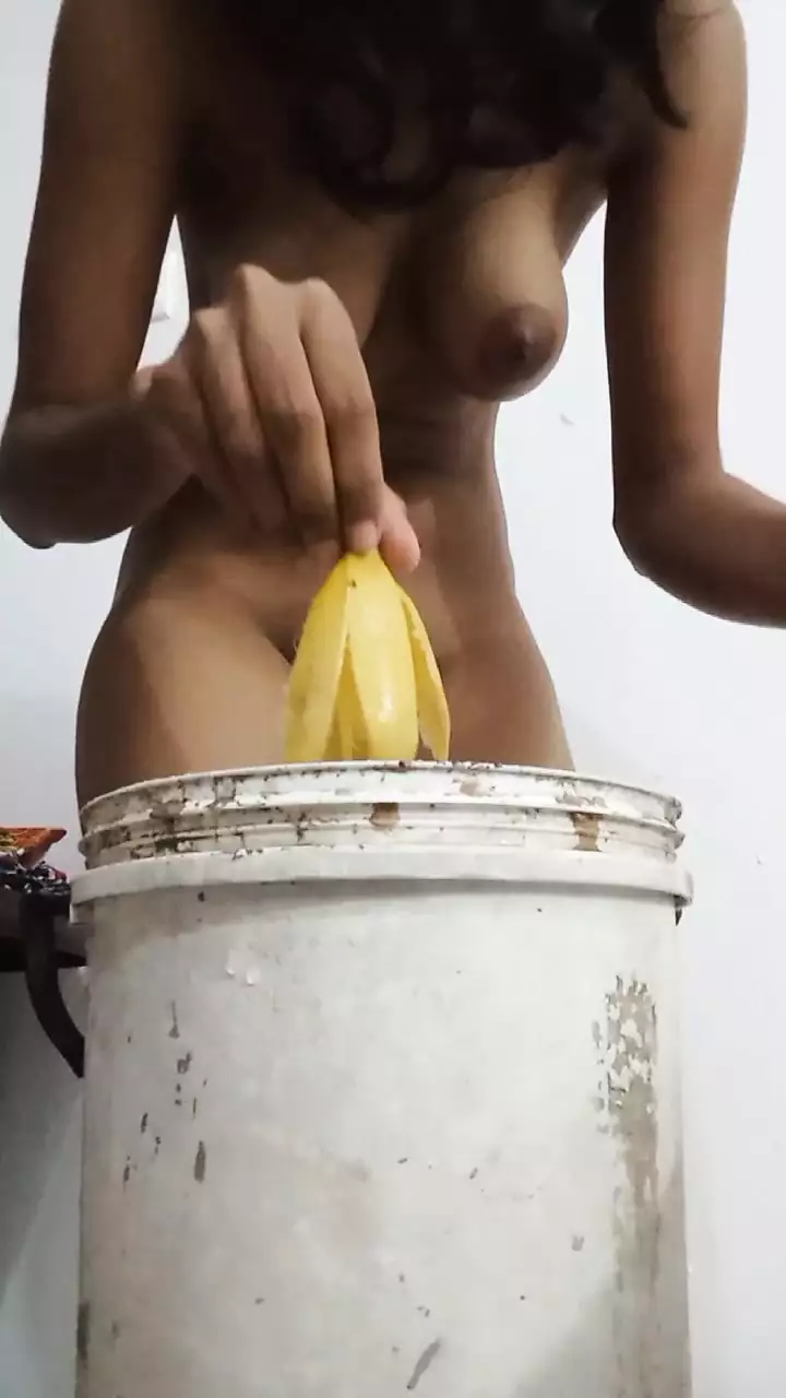Free watch & Download Sri lankan school girl madhu hansi Banana fun and squirting
