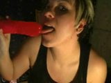 Pingirl69 lutscht den riesen Dildo snapshot 4