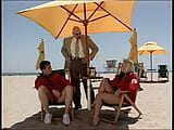 LifeGuard сосет его жесткий мясистый член, сидя в бассейне snapshot 2