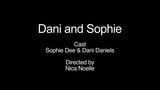 Meninas tribbing meninas: Sophie Dee e Daniels snapshot 2