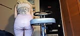 Hometrainer in roze vinyl en dan naakt - kontaanbidding snapshot 2