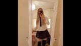 Une fille transsexuelle sexy danse pour elle-même snapshot 11