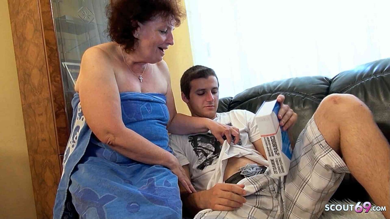 極端な古いと醜いGILFおばあちゃんは処女の男の子に彼の初めてのセックスを与えます | xHamster