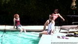 Tres chicas desnudas al aire libre con nalgadas snapshot 2