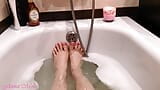 お風呂に入ってゴージャスな美脚を披露。 snapshot 10