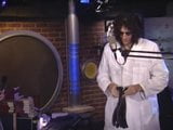 Howard Stern slaat een 23 -jarige kont met een vis snapshot 7