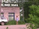 Молодая шлюха трахается в лесу snapshot 2