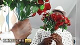 Bombshell Ebony Mystique raakt opgewonden met de lulgrootte van haar nieuwe vriendJe Damion Dayski - Brazzers snapshot 4