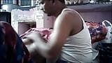 भारतीय गृहिणी अपने हॉट बड़े स्तनों के साथ दिखा रही और खेल रही है snapshot 12