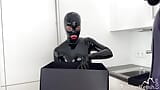 Touchedfetish - pareja de fetiche amateur casada real en catsuits de goma de látex brillante - besándose lamiendo - casero snapshot 2