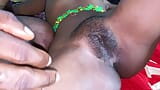Une adolescente noire mince se fait doigter en gémissant snapshot 5