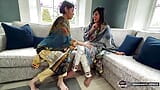 Desi bhabhi sahara knite séduit sa belle-sœur snapshot 1