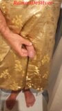 Master ramon memijat penisnya yang terangsang dengan kimono emas kerajaan snapshot 3