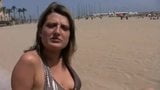 Monica глубоко заглотили на пляже snapshot 1