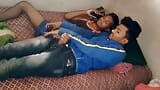 Pasangan muda India pagi-pagi aku melihat saudara laki-lakiku ngentot pantatnya - film gay desi dengan suara hindi. snapshot 15