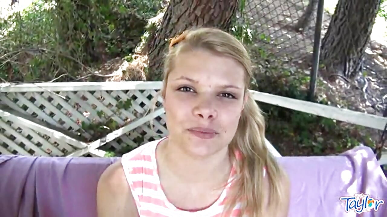 性感的独奏少女taylor摸她的阴户被弄湿了