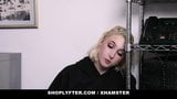 Shoplyfter, ein kurviger Teenager gibt der Sicherheit einen schlampigen Blowjob snapshot 4