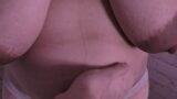 Un mari cocu essaye de traire mes énormes seins en lactation! POV, gros seins trait - mari laiteux snapshot 10