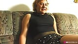 Sabina 38 bearbeitet sich die geile Fotze snapshot 5