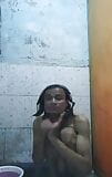 Indyjski desi wieś crossdresser, shemale, cd, gej chłopiec, pokazując w pełni nagie ciało pod prysznicem snapshot 5