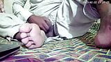 Joven paquistaní y adolescente tienen sexo en el dormitorio 387 snapshot 2