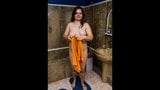 Une adolescente russe pulpeuse prend une douche snapshot 20