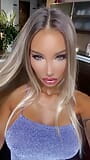 A gyönyörű Monika Fox luxus kék ruhában pózol és izgatja a punciját snapshot 2