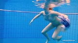 Kozatá teenagerka s velkými kozami v bazénu snapshot 5