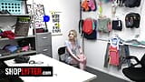 Blonde teen ladendierin Marilyn Johnson bekommt Hohlraum durchsucht snapshot 9