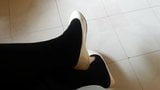 Белые лакированные туфли с черными соблазнительными колготками 32 snapshot 2