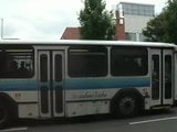 Stadsbus rijdt door Ford Center snapshot 8