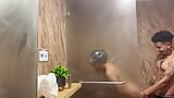 Латина з великою дупою трахається у ванні після роботи офіціантки snapshot 5