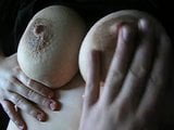 Ordeñando sus tetas snapshot 2