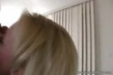 Blonde Dame im Schlag snapshot 3