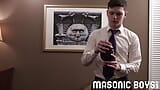Masonicboys mavi gözlü twink deliği Tucker Barrett tarafından yıkılıyor snapshot 3