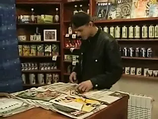 Bajo la mesa...台面下