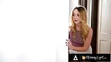 Mommy's girl - des adolescentes coquines se font fesser brutalement par la plantureuse Katie Morgan avant de jouer avec leur chatte snapshot 3